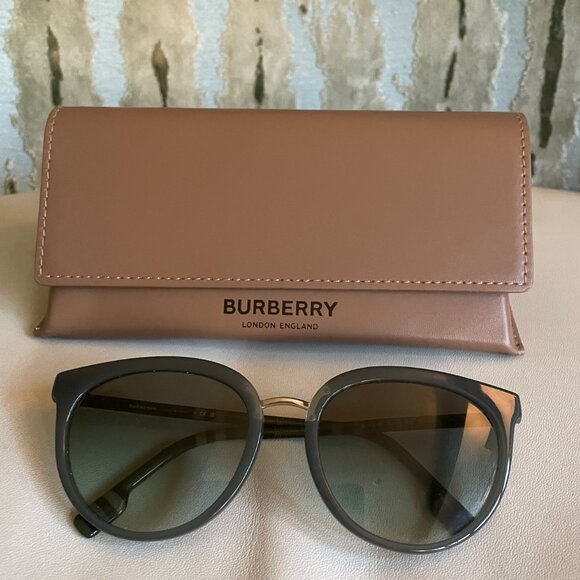 Burberry Sunglasses in Green - Picture 1 of 8